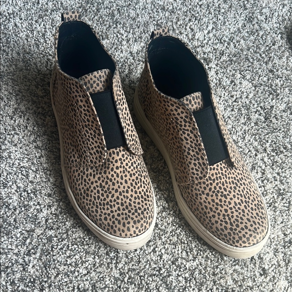 Universal Thread Leopard Print Sneakers